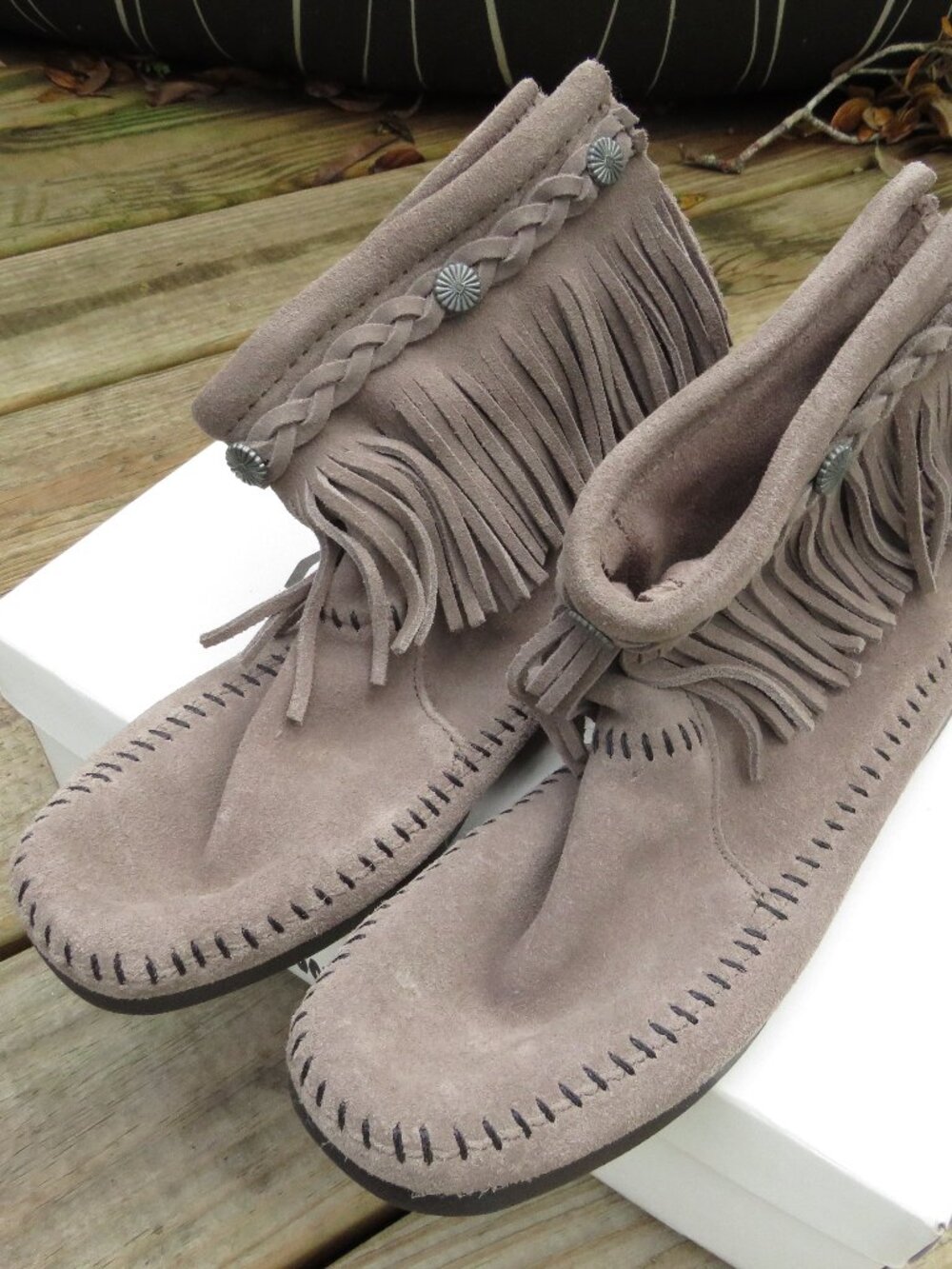 Minnetonka Gray Suede Fringed Booties Size 8 New in box